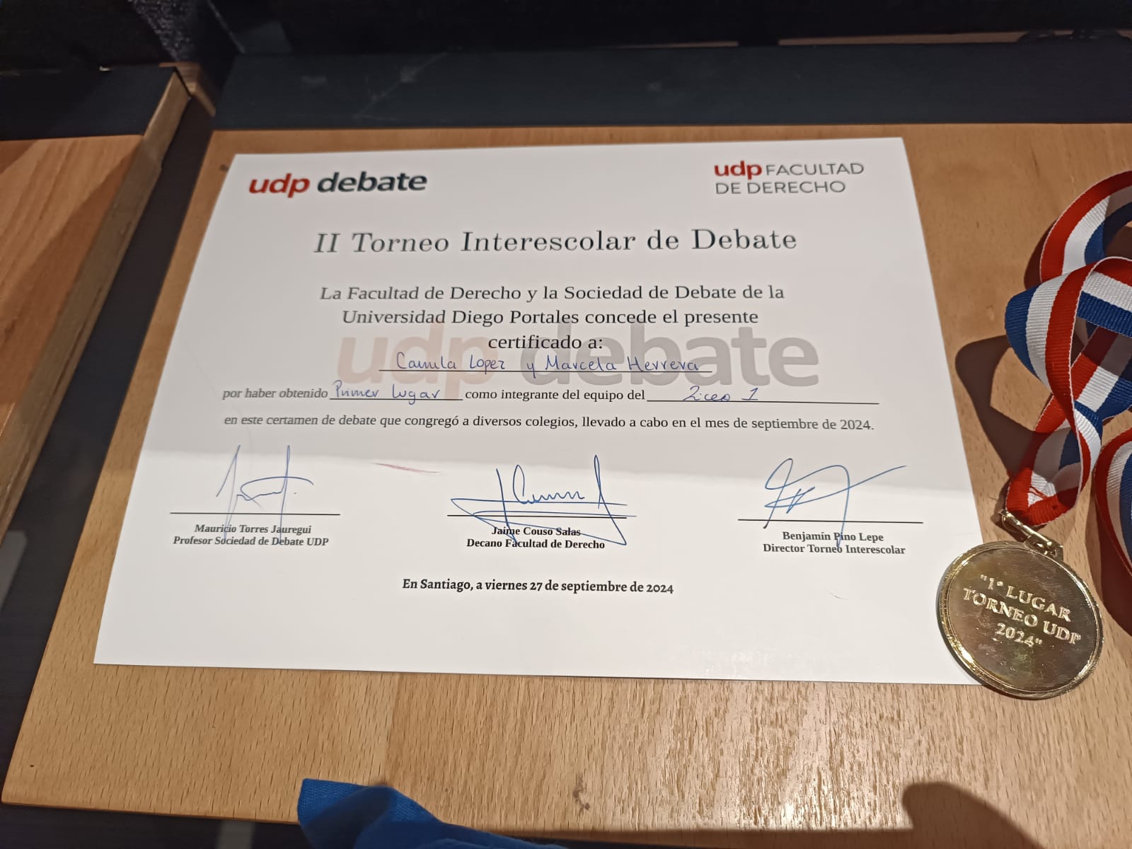 Liceo 1 Javiera Carrera gana el Primer Lugar en el 2do Torneo Interescolar de Debate UDP