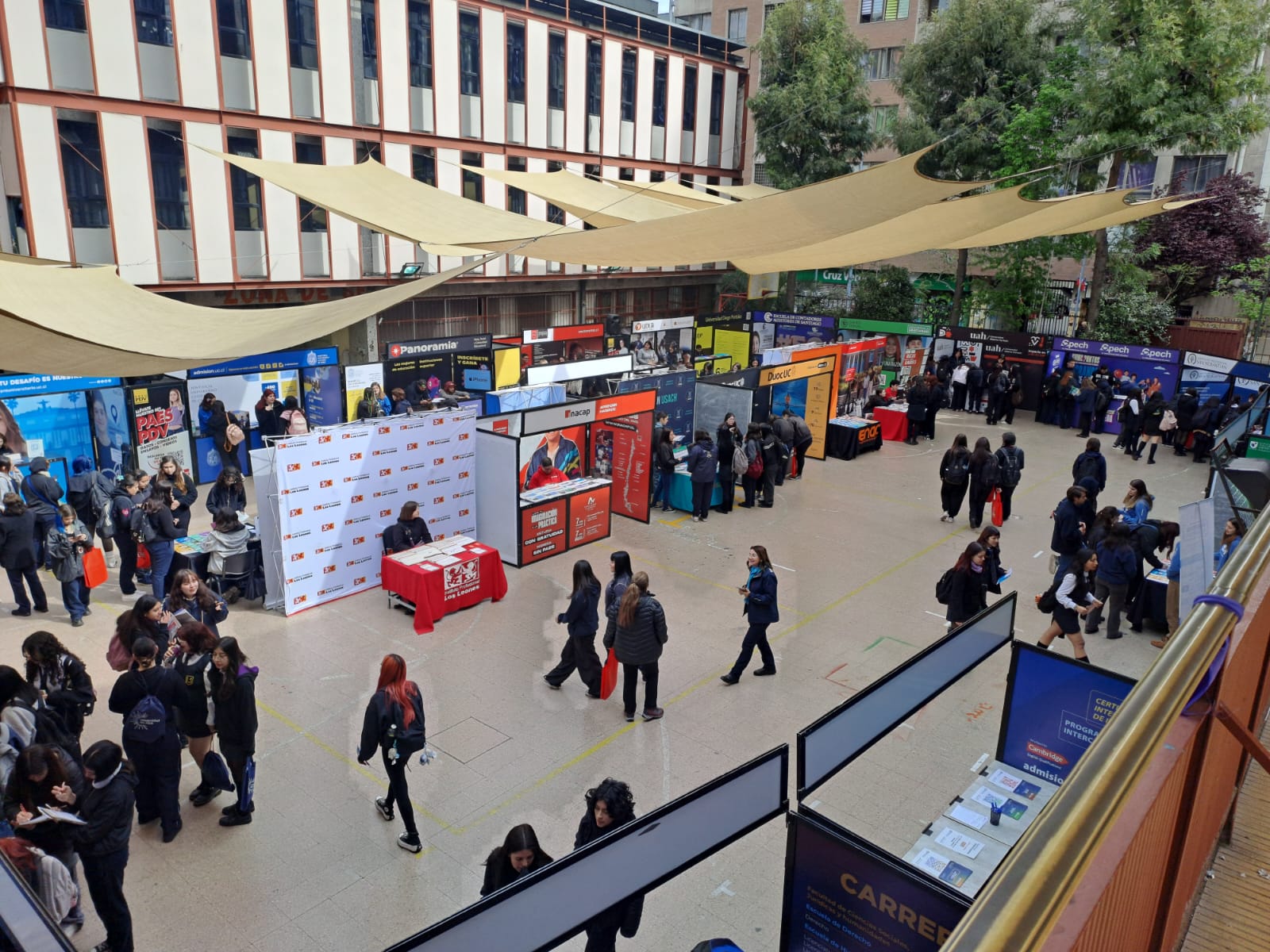 Gran Éxito en la Segunda Feria Vocacional del Liceo 1 Javiera Carrera